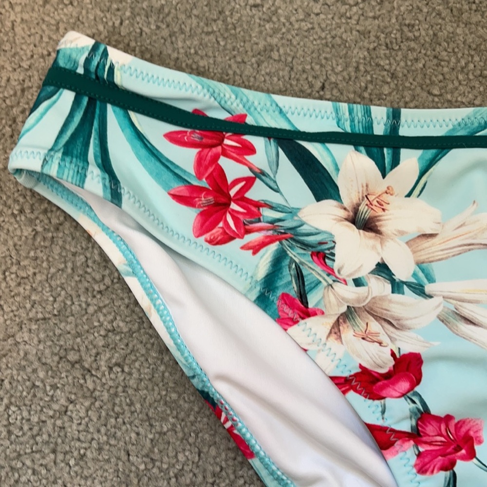 Cupshe tropical floral bikini bottoms size M - Picture 2 of 7